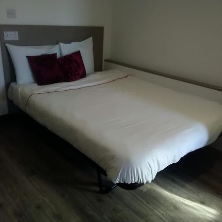 Peace Apartments - Luton Luton  Dış mekan fotoğraf
