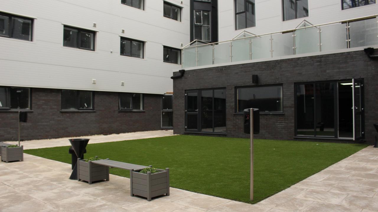 Peace Apartments - Luton Luton  Dış mekan fotoğraf