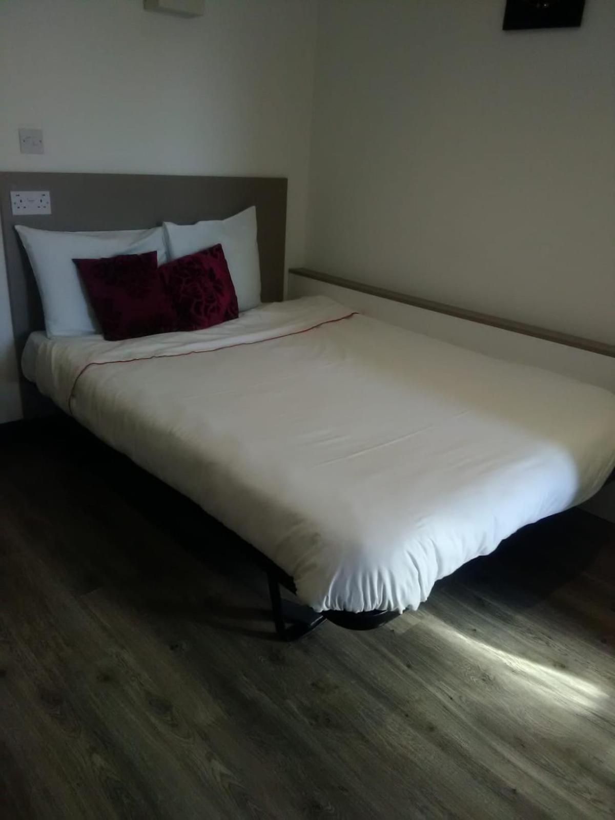 Peace Apartments - Luton Luton  Dış mekan fotoğraf